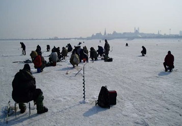 Меры безопасности на льду и в местах подледного лова рыбы.